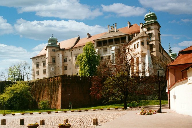 Krakow - Wawel Sightseeing of the Royal Hill - Kanonicza 11 to the Hill: How the Tour Gets Your Bearings Fast