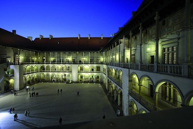 Krakow - Wawel Sightseeing of the Royal Hill - Guide Language and Group Dynamics: What the Reviews Help You Plan For