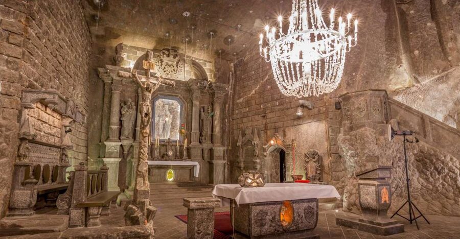 Krakow: Wieliczka Salt Mine Guided Tour & Tickets - From Krakow to the mine: pickup options and where the day starts