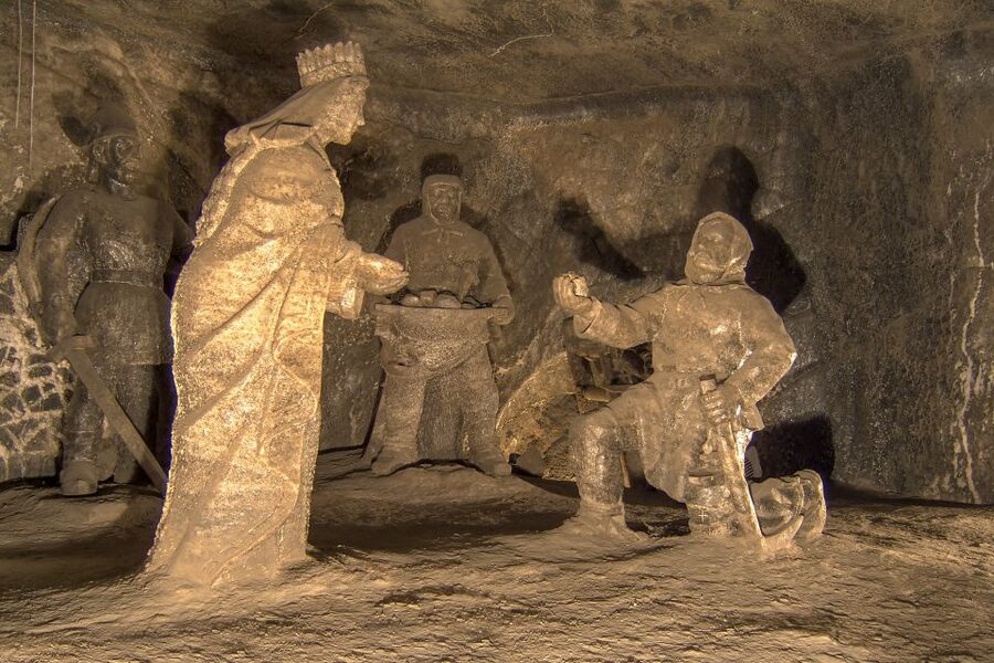 Kraków: Wieliczka Salt Mine Guided Tour with Hotel Pickup - Your Guided Mine Walk: Corridors, Chambers, and Salt Art That Actually Means Something