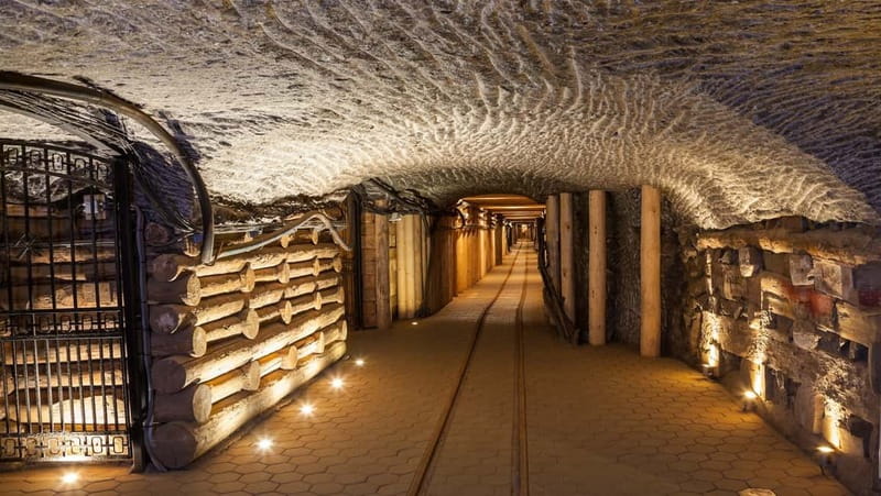 Kraków: Wieliczka Salt Mine Guided Tour with Transfer - What makes Wieliczka Salt Mine special: UNESCO carving you can walk through