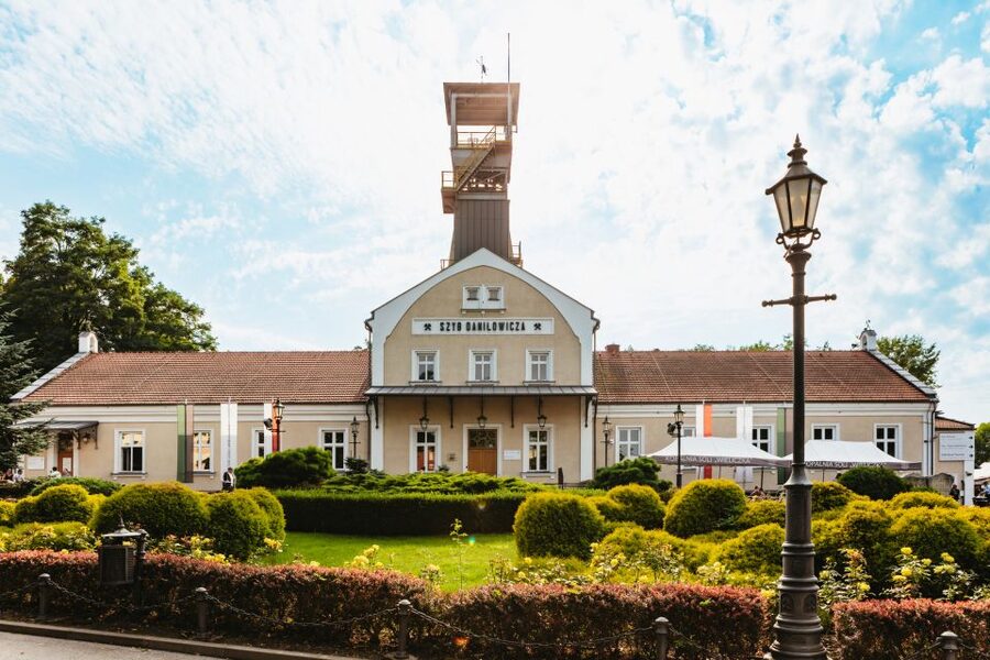 Krakow: Wieliczka Salt Mine Tour with Entry Ticket - Skip-the-Line Entry, Guided Tour Timing, and How the Day Really Feels