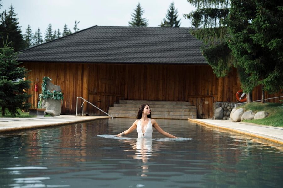Krakow: Zakopane Cable Car, Vodka, Cheese & Hot Springs Tour - Terma Bania: natural sulfur hot springs, pools, and the locker system