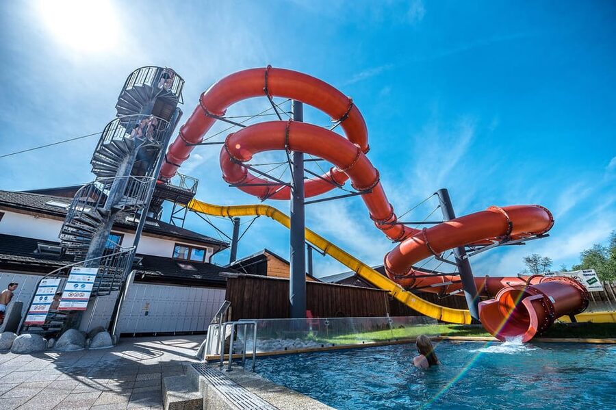 Krakow: Zakopane Cable Car, Vodka, Cheese & Hot Springs Tour - Group pace, comfort, and what to expect from the guides and driver