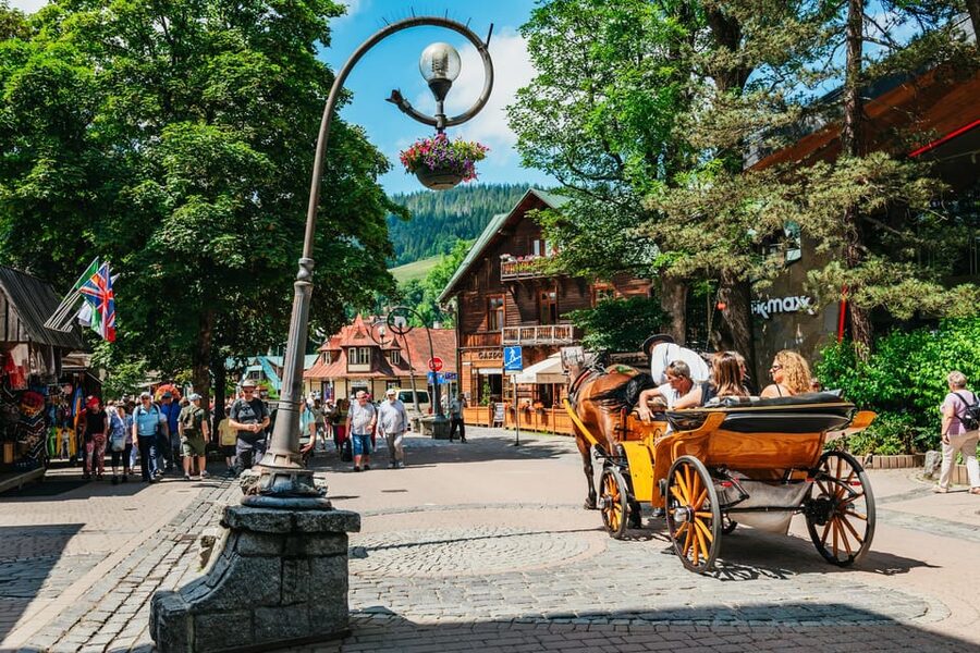 Krakow: Zakopane, Tatra Mountains, Cable Car & Thermal Baths - Zakopane free time, Krupówki Street, and choosing your own lunch