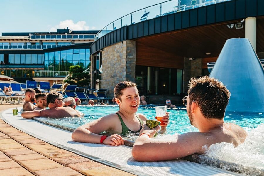 Krakow: Zakopane, Tatra Mountains, Cable Car & Thermal Baths - When the thermal pools close: the Bania switch in late October