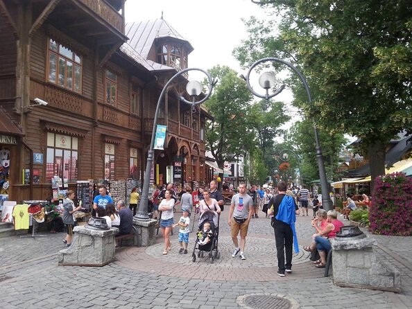 Krakow: Zakopane Tour with Optional Hot Bath Pools - Chochołów’s Old Houses: Where the Day Turns Traditional