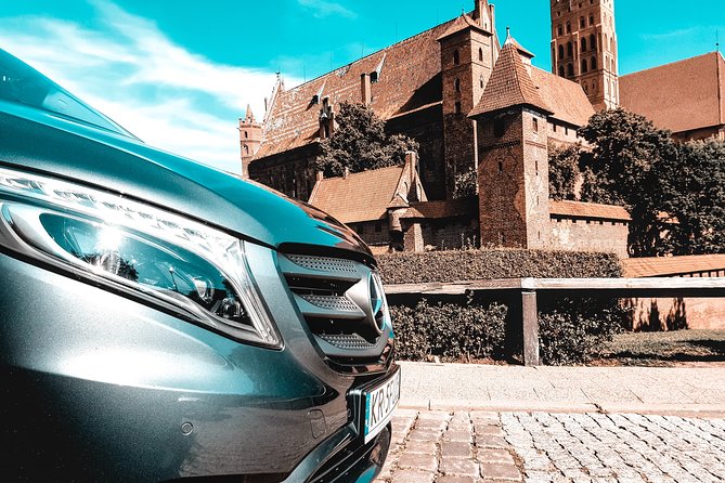 Malbork Castle regular tour - From the van to the castle: how the day flows
