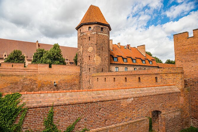 Malbork Castle Tour: 6-Hour Private Tour to The Largest Castle in The World - Who should book this tour (and who might not)