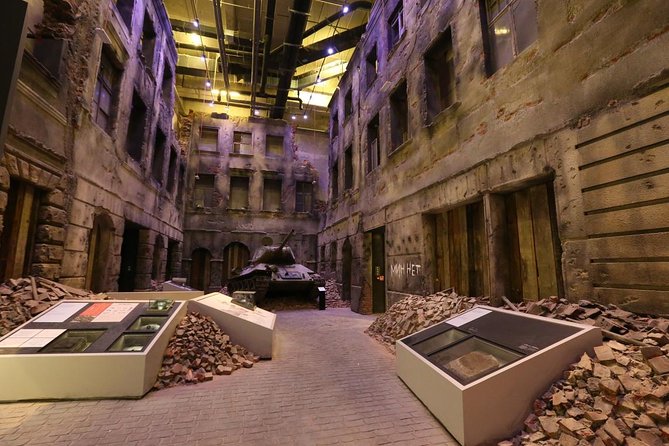 Museum of the Second World War Gdansk Private Tour & Tickets - Getting started at the museum square, without the confusion