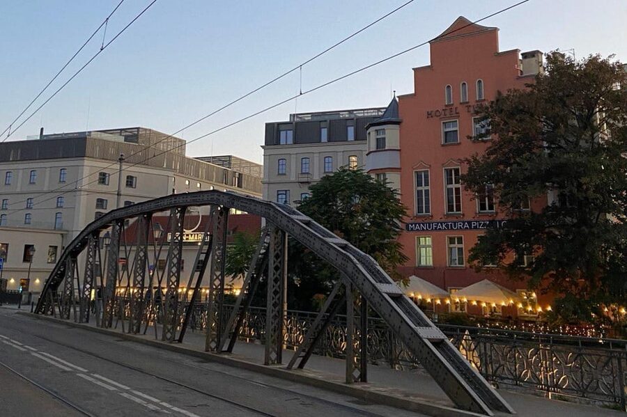 Night tour through Wroclaw - Meeting at the Pillory, Then Getting Oriented Fast