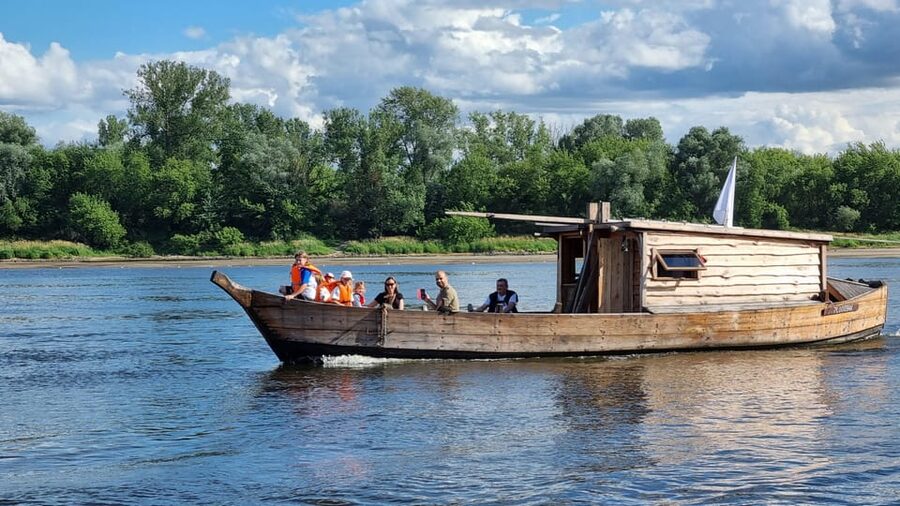 Panorama of Toruń - 30-minute cruise - Boat comfort, life jackets, and what to pack for cold weather