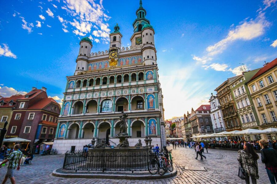 Poznan Private City Walking Tour from Cathedral Island - Old Town to the Town Hall: Market Square, then the big-picture view