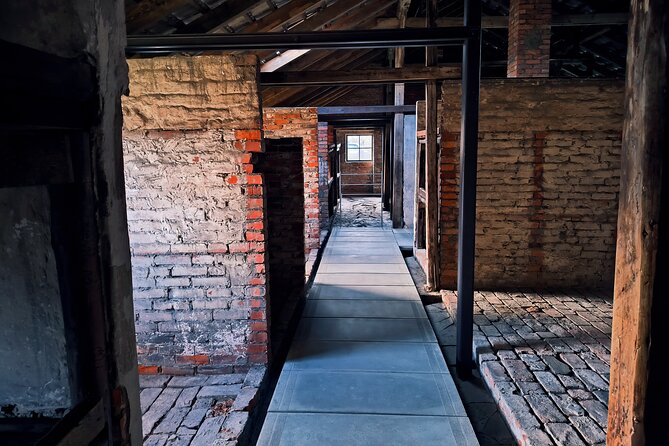Private Guided Tour to Auschwitz & Birkenau from Krakow - Judenrampe in minutes: arrivals, selections, and a hard focus