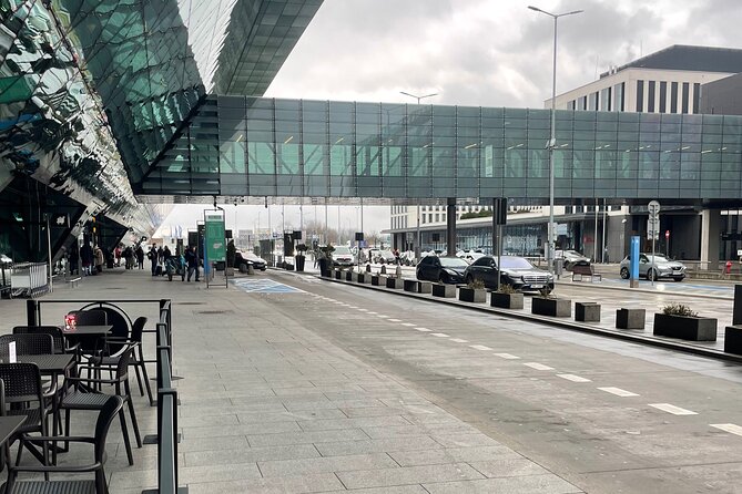 Private Transfer from/to Krakow Airport - Comfort in the Car: Wi-Fi and Bottled Water Actually Help