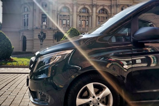Private transfer: Krakow City - Krakow Airport - How the pickup works in Krakow city, and where the driver is waiting