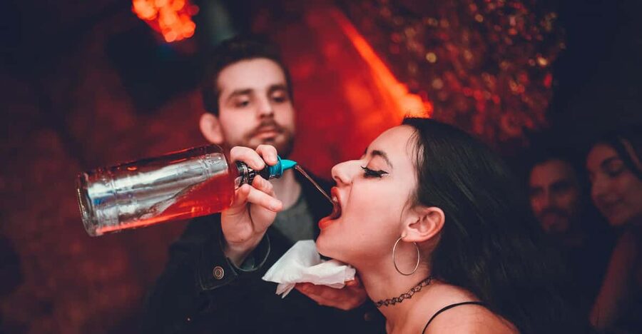Pub Crawl - 1-hour Open Bar then Vip to 5 Clubs - Krakow - Who should book this pub crawl, and who should skip it
