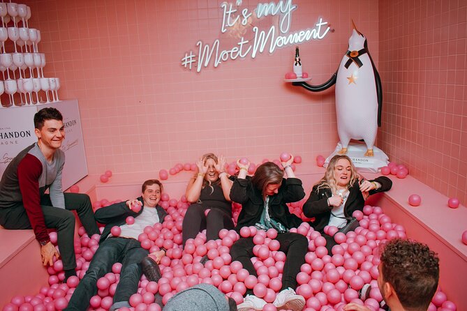 Pub Crawl + Unlimited Drinks + VIP entry + Drinking Games & Photographer - The photographer: getting photos without awkward chaos