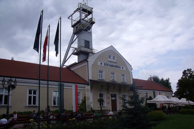 Salt Mine - Wieliczka Guided Tour - Shared Transport with Tickets from Krakow - The 2-hour guided tour: staying together without feeling rushed