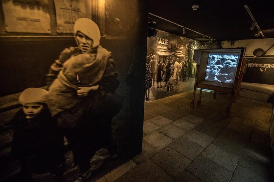 Schindler's Factory and Jewish Ghetto Guided Tour - Józefińska 41: the ghetto as a place with institutions, not just suffering