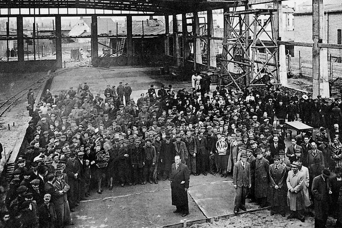 Schindler's Factory in Krakow: Guided Tour & Skip the Line Ticket - Inside the Museum: How the Rooms Build a WWII Timeline