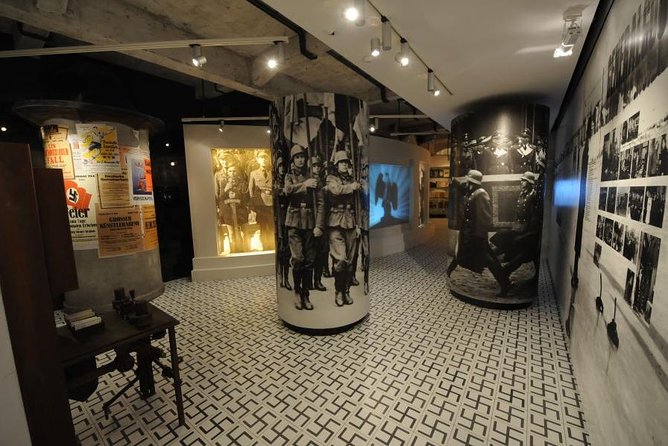 Schindler's List - Oskar Schindler Factory Museum Guided Tour - Headsets and Hearing Needs: A Practical Check