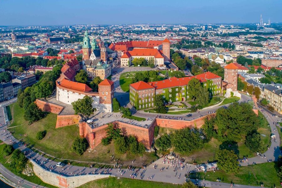 Skip-the-Line Wawel Castle Chambers Private Tour - Entering quickly: how skip-the-line works here