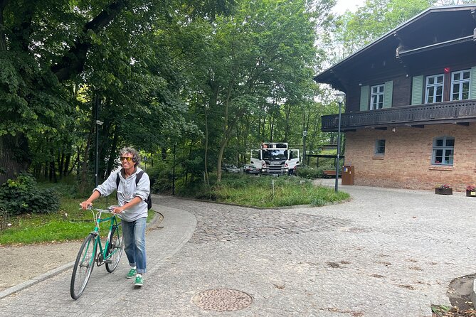 Sopot Private City Walking or Bike Tour with a local architect - Goyki 3 Art Inkubator: a villa with an Alpine-style puzzle