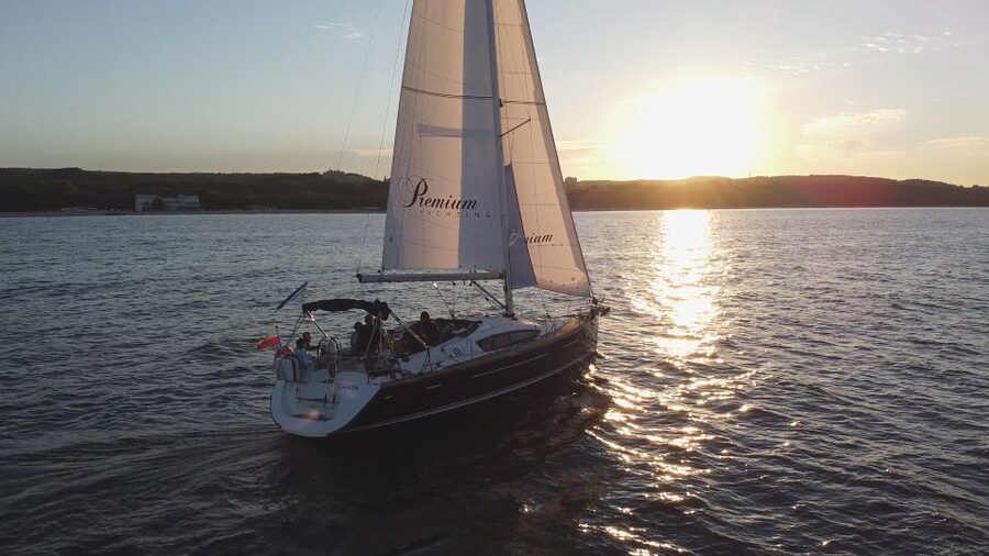 Sopot: Sunset Yacht Cruise with Welcome Drink - Prosecco in season, mulled wine in winter, and why blankets matter more than you think