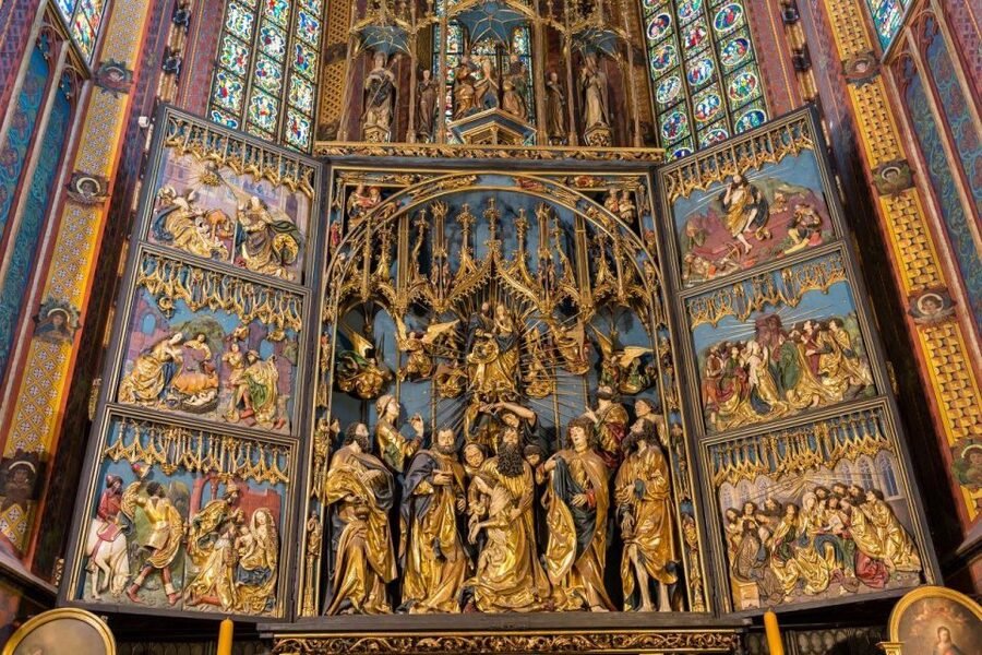 St. Mary's Basilica and more - a short walk with a guide - St. Mary’s Basilica inside: Veit Stoss altar and the stories you can’t get from photos