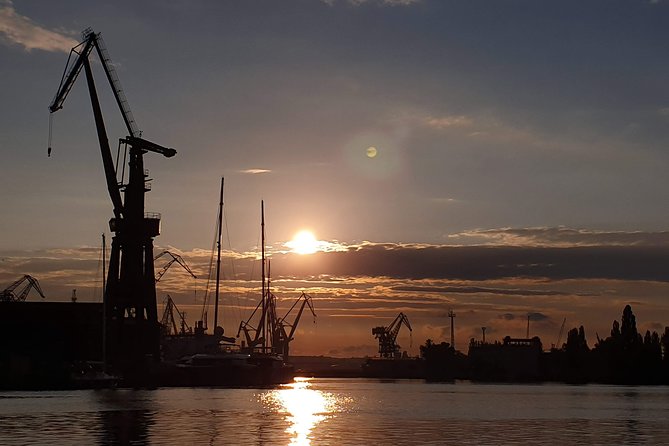Sunset on the Shipyard and Old Town Evening Cruise - Your 90-Minute Plan: From Yard.CafeDokowa to Old Town Lights