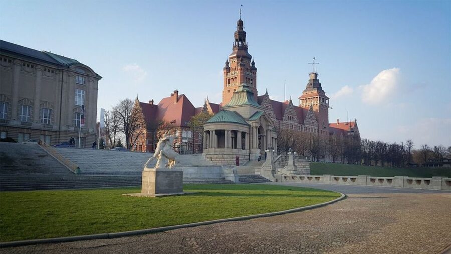 Szczecin: Medieval Old Town Private Walking Tour - Water Gate and the Cathedral Basilica of St. James the Apostle