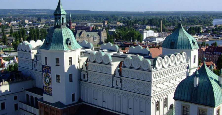 Szczecin: Old Town Highlights Private Walking Tour - Harbour Gate, St. James Cathedral exterior, and the Old Town houses you’ll remember