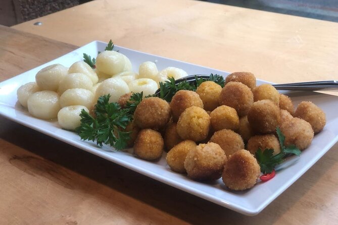 Taste of Poland, Old Town food tour and guided walk - 12 tastings - Starting at Plac Zamkowy, then building a story as you walk