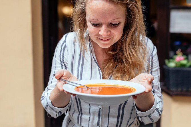 The 10 Tastings of Krakow With Locals: Private Food Tour - Rynek Główny Central Square: city highlights between tastings