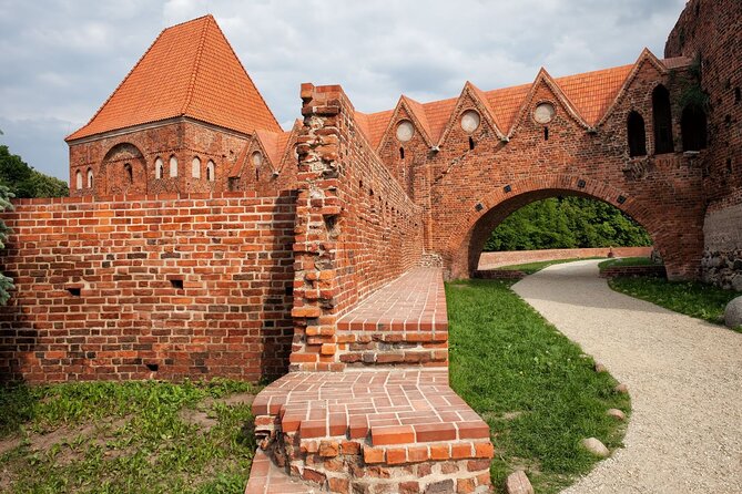 Torun Old Town Highlights Private Walking Tour - 2 Hours: From Wilam Horzycy Theatre to the Leaning Tower