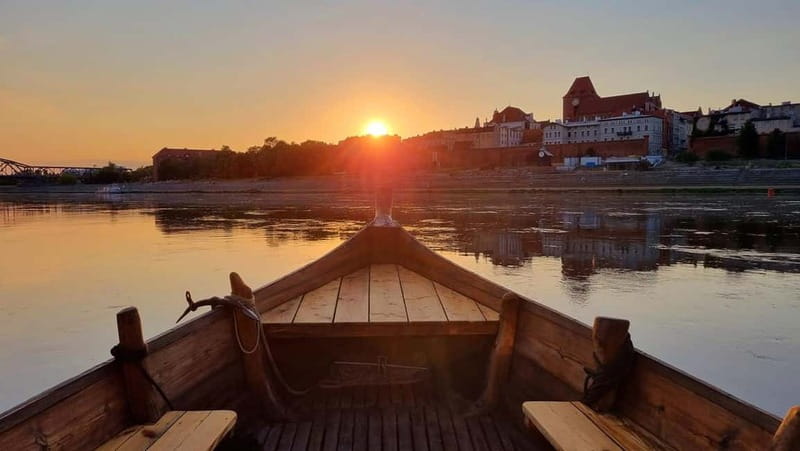 Toruń: Sightseeing Cruises on the Vistula River - Zooming in as You Pass: Monuments You Notice More Than You Think