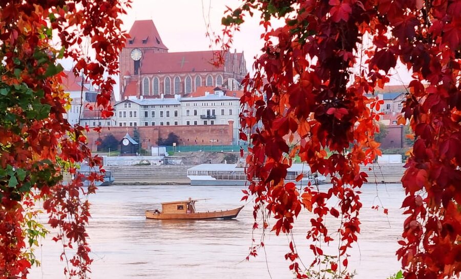 Toruń: Sightseeing Cruises on the Vistula River - Comfort Tips: Wind, What to Wear, and How to Stay Happy on Deck