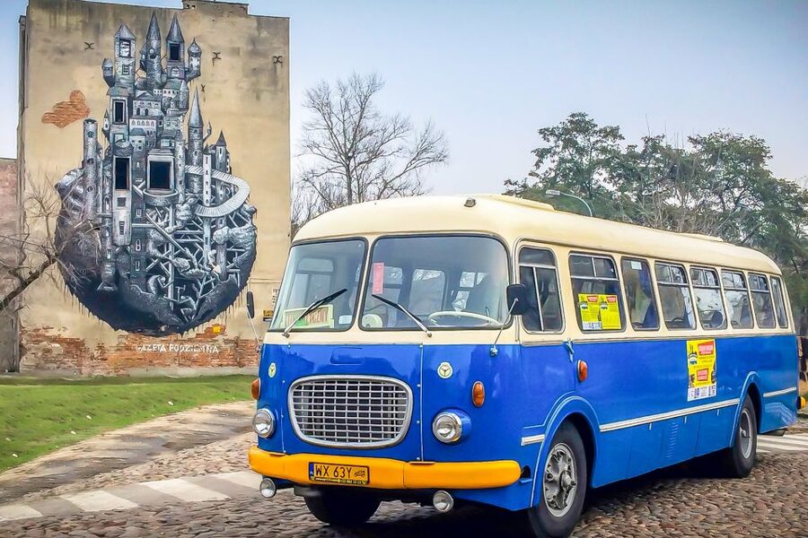 Warsaw: 2.5-Hour Dark Side - Praga District by a Retro Bus - Stop 1 after the Vistula: chocolate lounge hot chocolate and an origin story