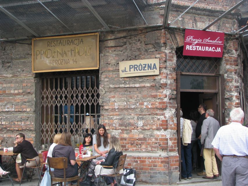 Warsaw: 2-Hour Tour of Daily Life in the Ghetto Warsaw - The surviving synagogue stop, why it matters to the story