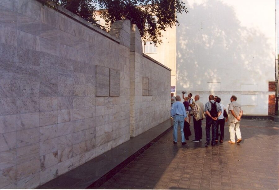 Warsaw: 2-Hour Tour of Daily Life in the Ghetto Warsaw - Mila 18 at 18 Miła Street, the uprising’s pressure point
