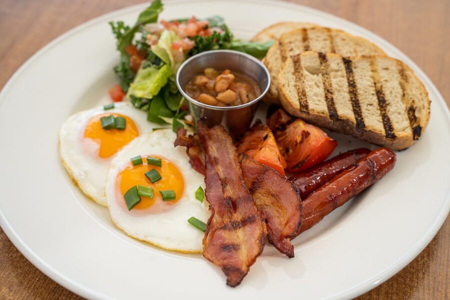 Warsaw: Breakfast at Hard Rock Cafe - Key Things You’ll Notice Right Away