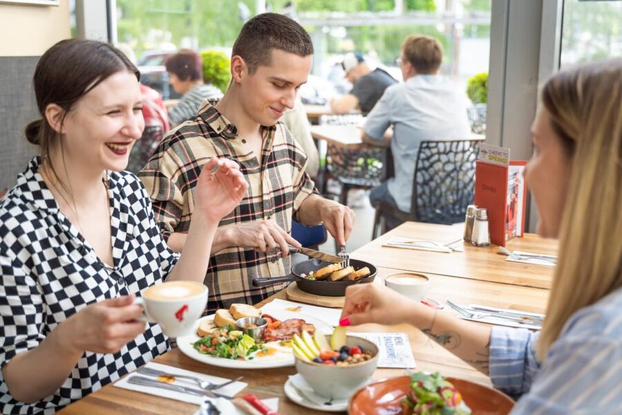 Warsaw: Breakfast at Hard Rock Cafe - The 90-Minute Rhythm: How Long You Should Plan