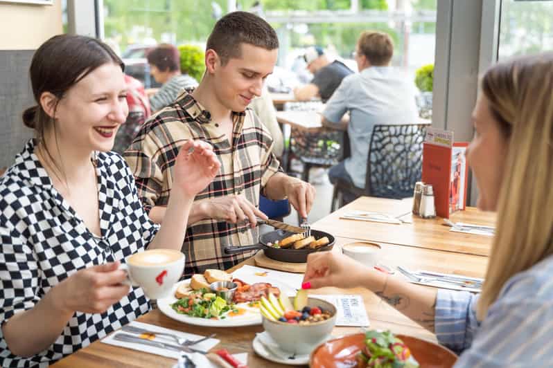 Warsaw: Breakfast at Hard Rock Cafe - Patio Time in Summer: When Outdoor Beats Indoor