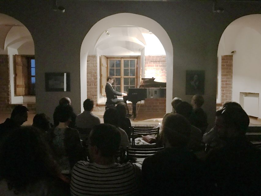 Warsaw: Chopin Concert in the Old Town - Old Town arrival, with one small finding trick by St. John’s