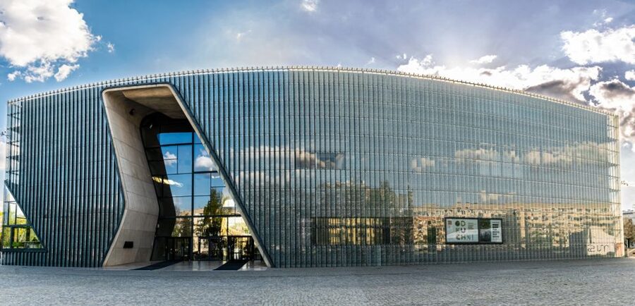 Warsaw: City Highlights Tour with hotel Pick up /Drop Off - St. John’s Cathedral and Barbican Views: Art, Ash, and Survival
