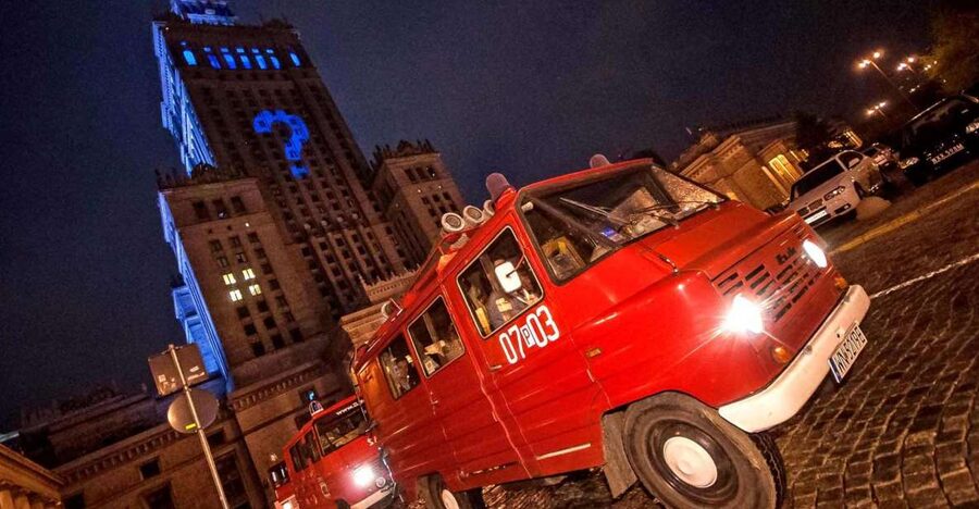 Warsaw: Evening History and Pubs Tour by Retro Minibus - Grzybowski Square to the Pavilions: starting with scars and shots