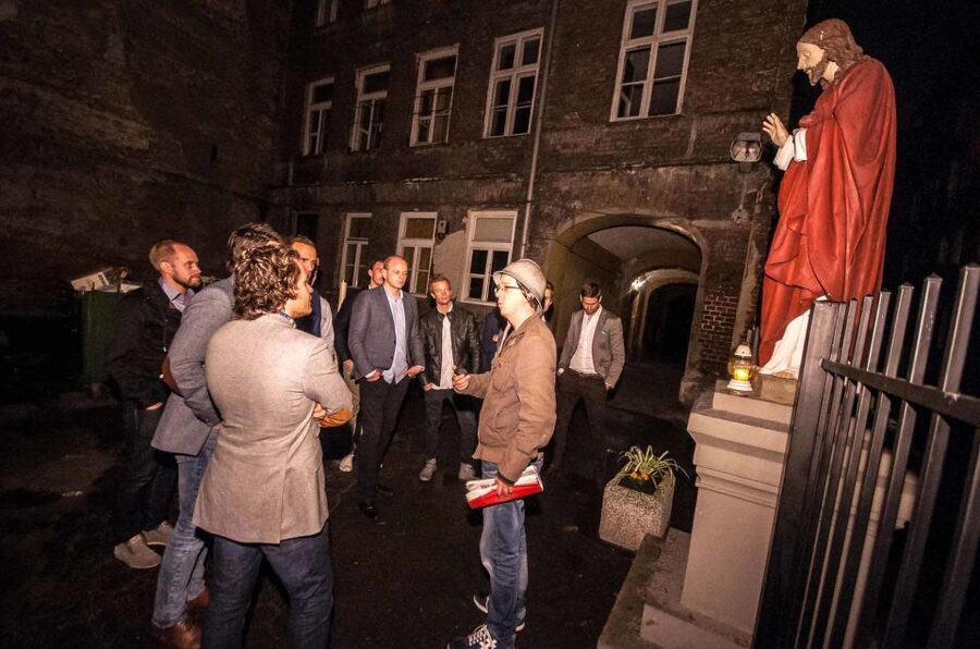 Warsaw: Evening History and Pubs Tour by Retro Minibus - From Communist Party HQ to the Warsaw Stock Exchange