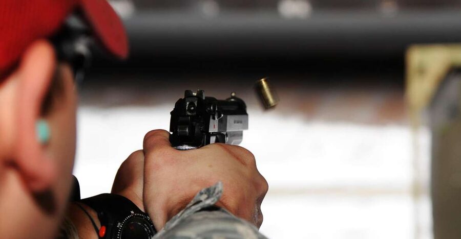 Warsaw: Extreme Shooting Range Experience with Transfers - From Hotel Pickup to a Shooting Lane in Warsaw