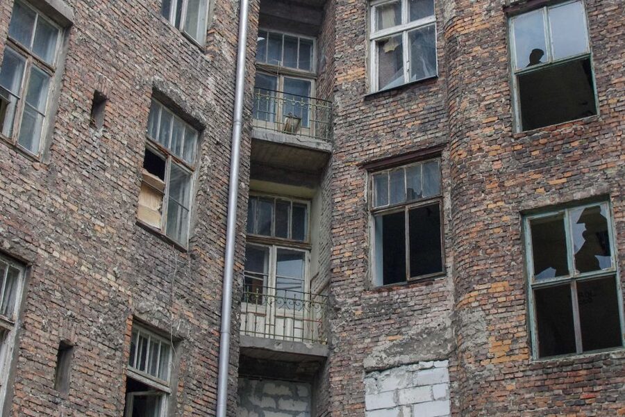 Warsaw: Ghetto, Jewish Cemetery & POLIN Museum Private Tour - Umschlagplatz: where deportations began